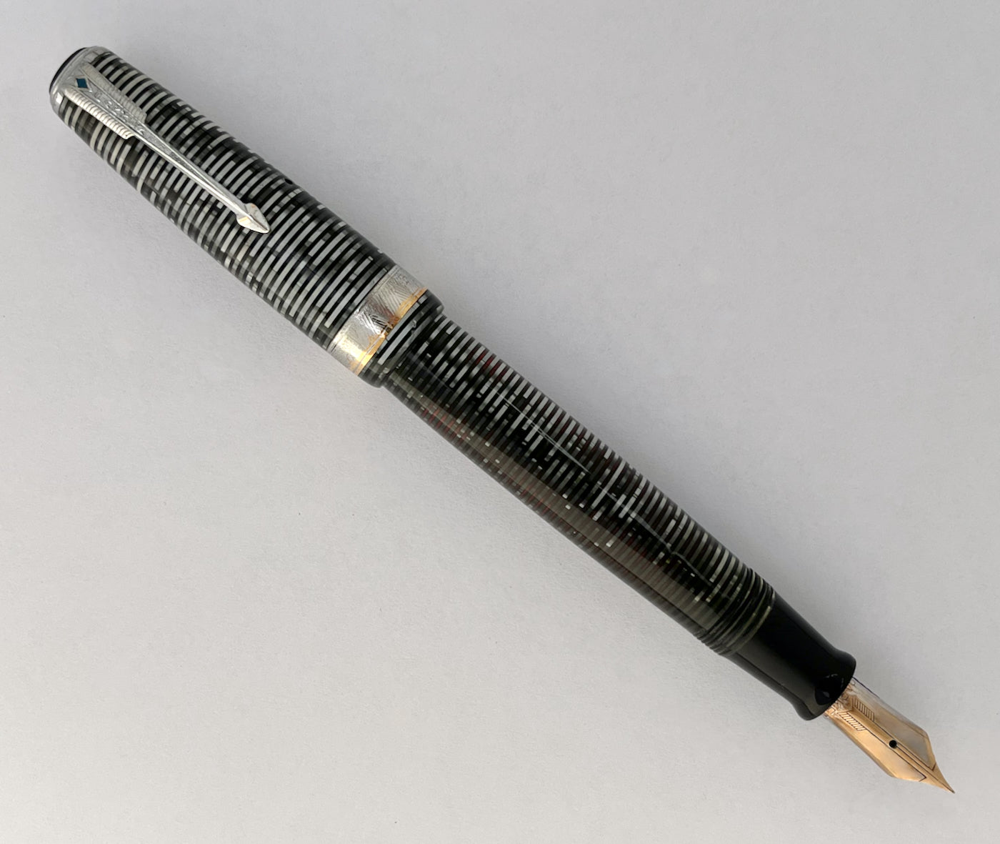 1939 Parker Vacumatic Senior Maxima Fountain Pen - Silver Pearl