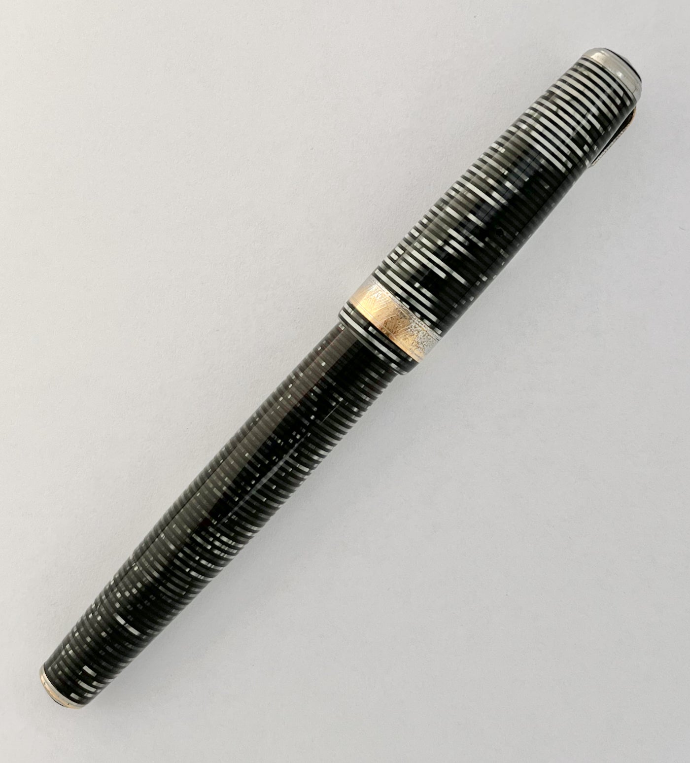 1939 Parker Vacumatic Senior Maxima Fountain Pen - Silver Pearl