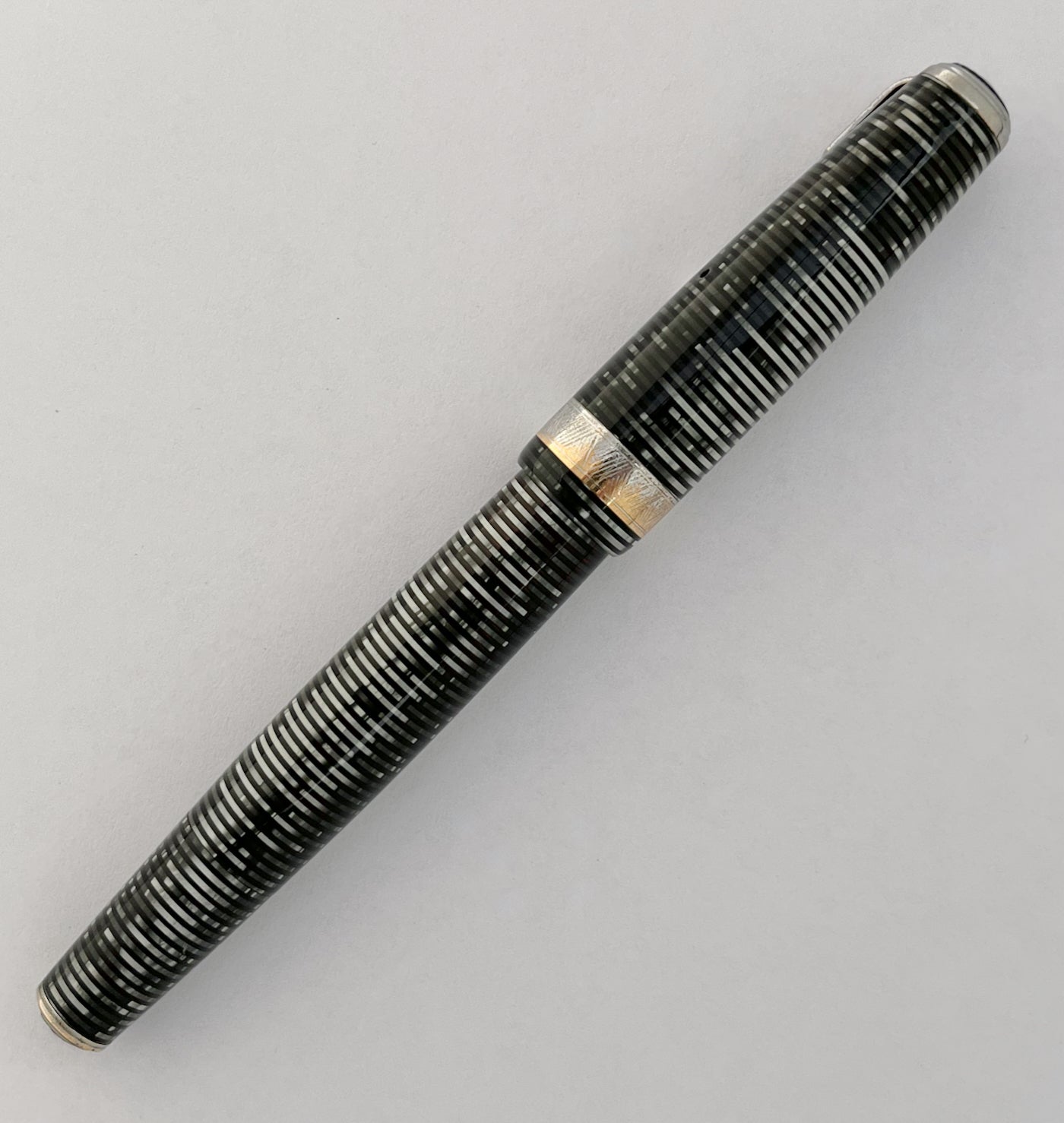 1939 Parker Vacumatic Senior Maxima Fountain Pen - Silver Pearl
