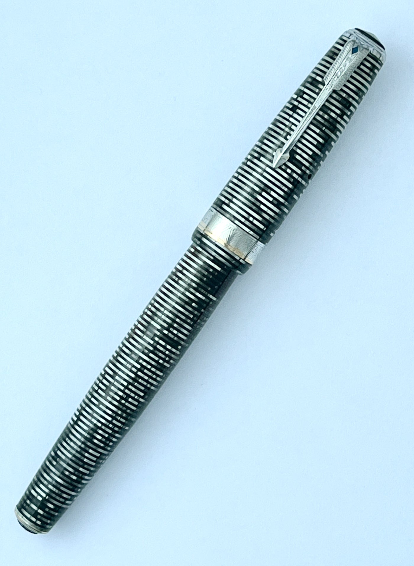 1939 Parker Vacumatic Senior Maxima Fountain Pen - Silver Pearl