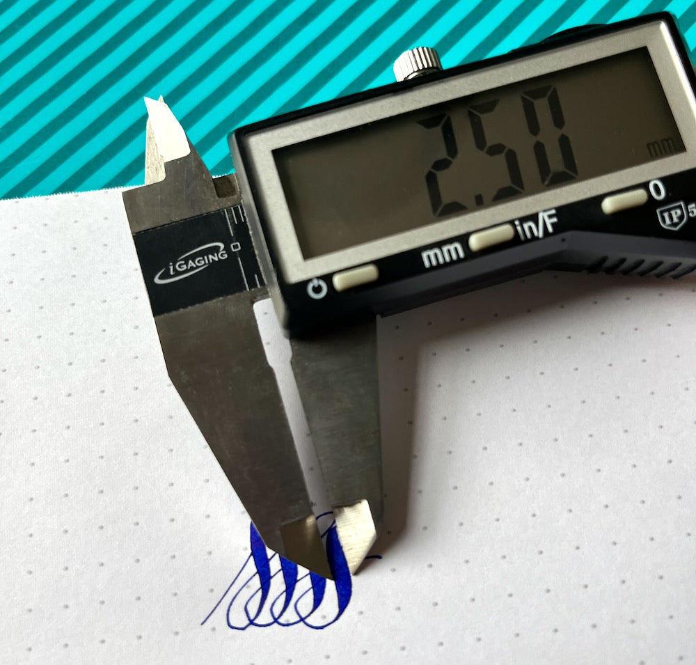 1930s Waterman Lady Patricia Fountain Pen - Onyx - Wet Noodle