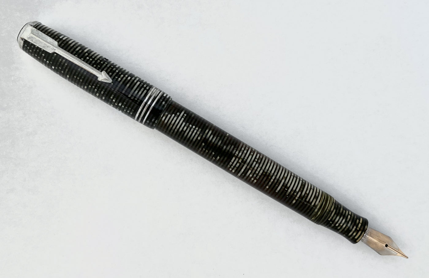 1936 Parker Vacumatic Standard Fountain Pen - SEMIFLEX