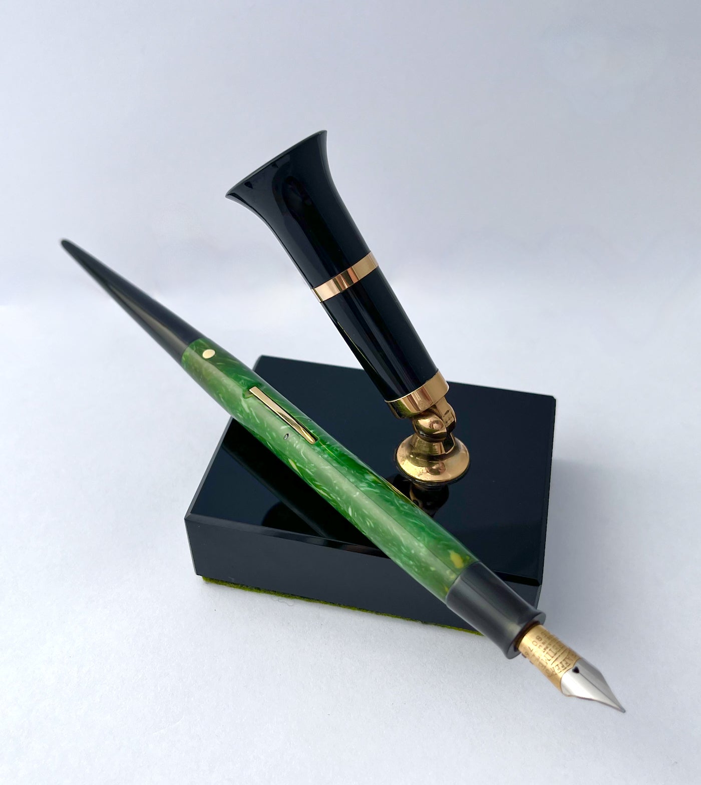 c.1931 Sheaffer Balance Desk Set - JADE