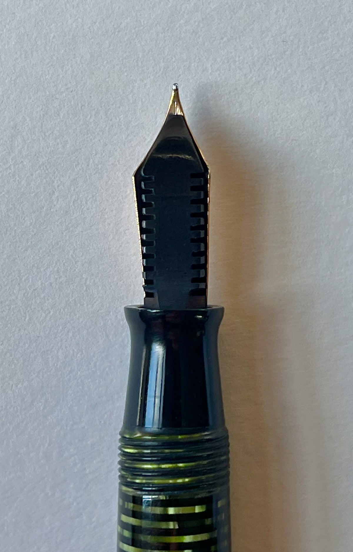 1945 Parker Vacumatic Major Fountain Pen - Emerald Pearl